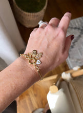 Load image into Gallery viewer, Hamsa Heart Clover 1 Initial Bracelet - Figaro Link
