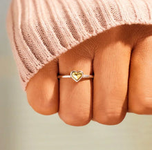 Load image into Gallery viewer, Heart Ring