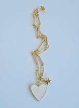 Load image into Gallery viewer, 15.5” Enamel Heart with Clover Figaro Necklace