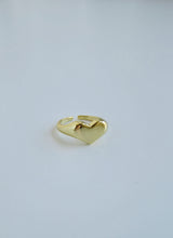 Load image into Gallery viewer, Zayd Heart Signet Ring