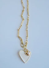 Load image into Gallery viewer, 15.5” Enamel Heart with Clover Figaro Necklace