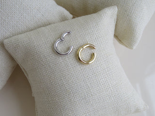 12mm gate clasp that open to add to you Mallorca or Louvre pieces and it's available in yellow or white gold filled